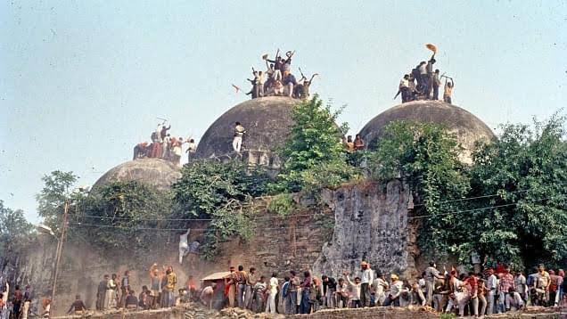 Bhakts celebrating on 3 fountains