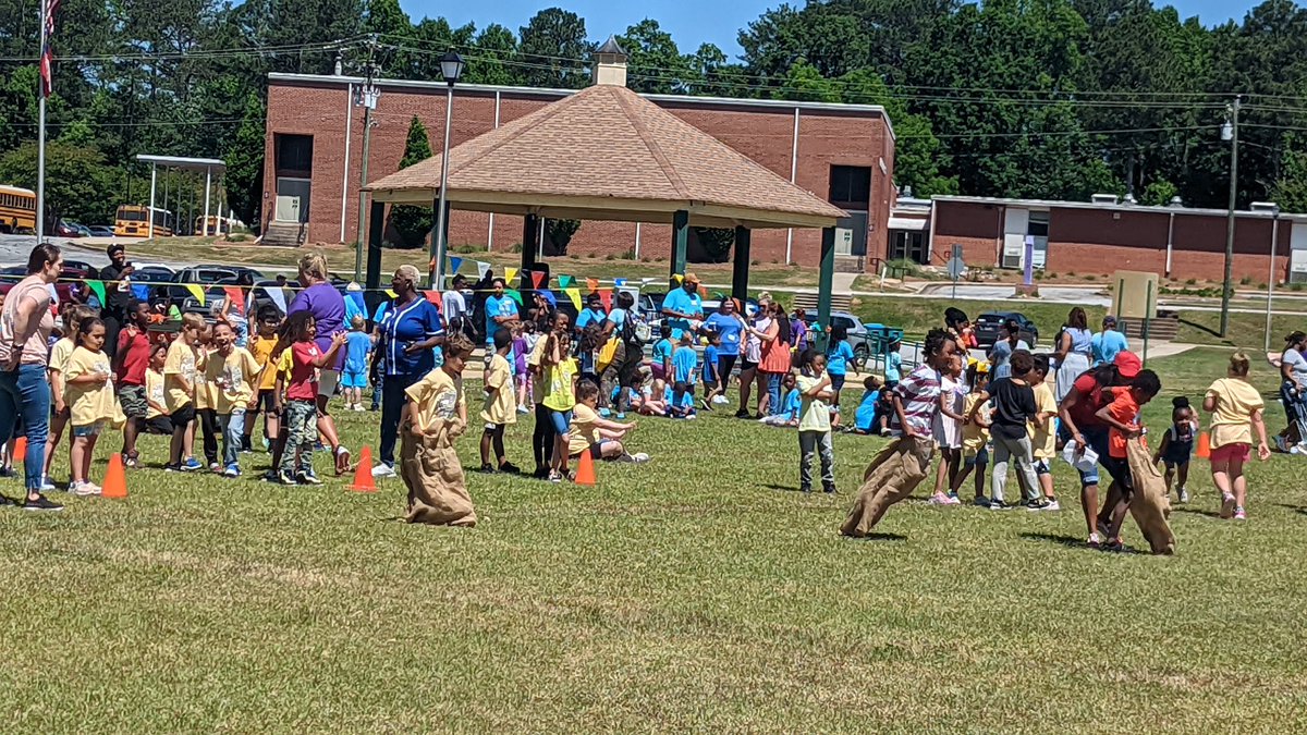 k_troutman10's tweet photo. Best Field Day ever!! Thank you @CoachWhiteheadR for creating such a fun and engaging experience for our students and staff! We had a blast! @HES_HCS #HamptonProud #BetterTogether https://t.co/mlnTazDebL