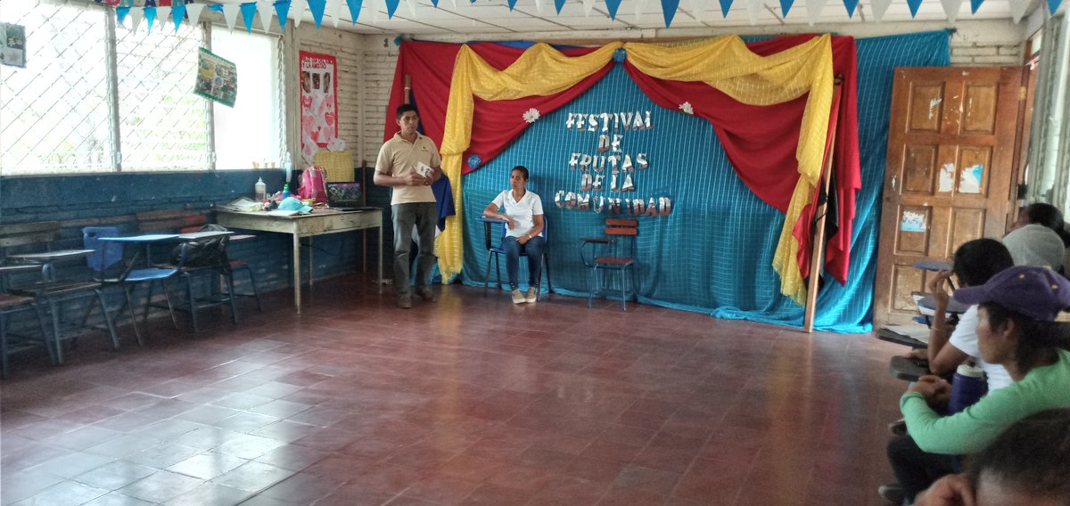 Charlas a maestras sobre Foresteria comunitaria,departe de MACFOR