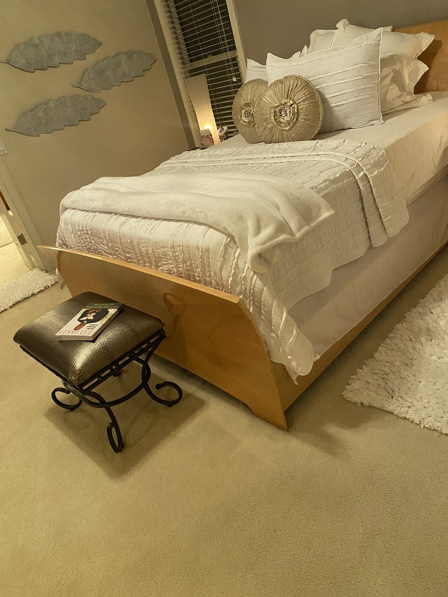 monroeavepro's tweet photo. We Make Beds ALL Day!! ⏰⏰⏰
#mapmaids
#atl 
#ourdailybed 
#tdjakes https://t.co/aFdEA7FfXr