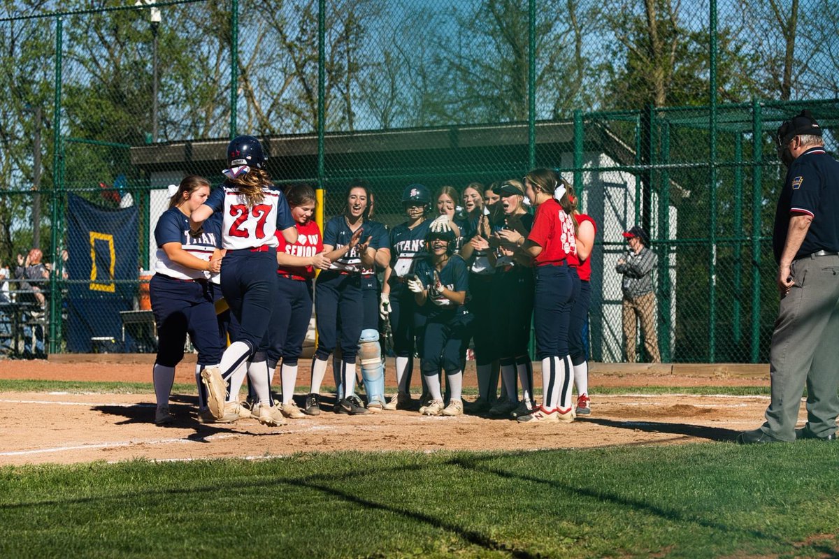 salts2020's tweet image. FIRST YOFF WIN✅ Your Lady Titans beat Franklin Regional 14-6!!!🤩🤩🤩 With homeruns by Bethany Rodman and Cam Murphy!!!💣💣💣 Keep rolling!! #revengetour😈😈😈