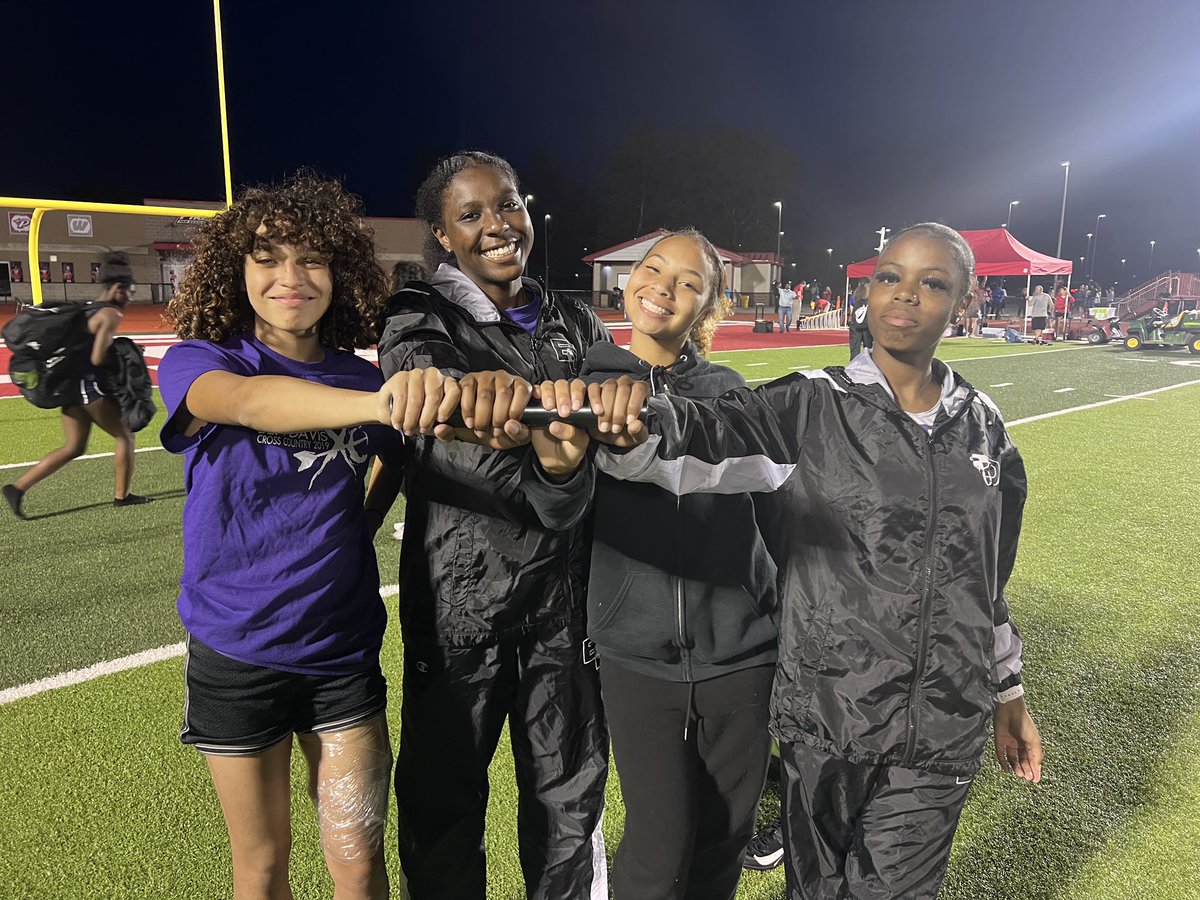 SECTIONAL RESULTS

4x8

BIG TIME 3rd PLACE AND REGIONAL BOUND

Fr. Amiah Rhodes 2:38 =PR
Soph. Danielle Williams 2:36 PR (2:42)
Soph. Alaya King 2:50 (SB)
Soph. Precious Ratcliffe 2:52 PR (2:56)