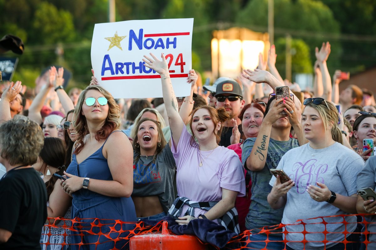 SholtenPhoto's tweet photo. Photo gallery from 'American Idol' finalist @noahthompsonmu1's return to hometown posted at https://t.co/Vey3Aih3OJ https://t.co/KackRURW9h