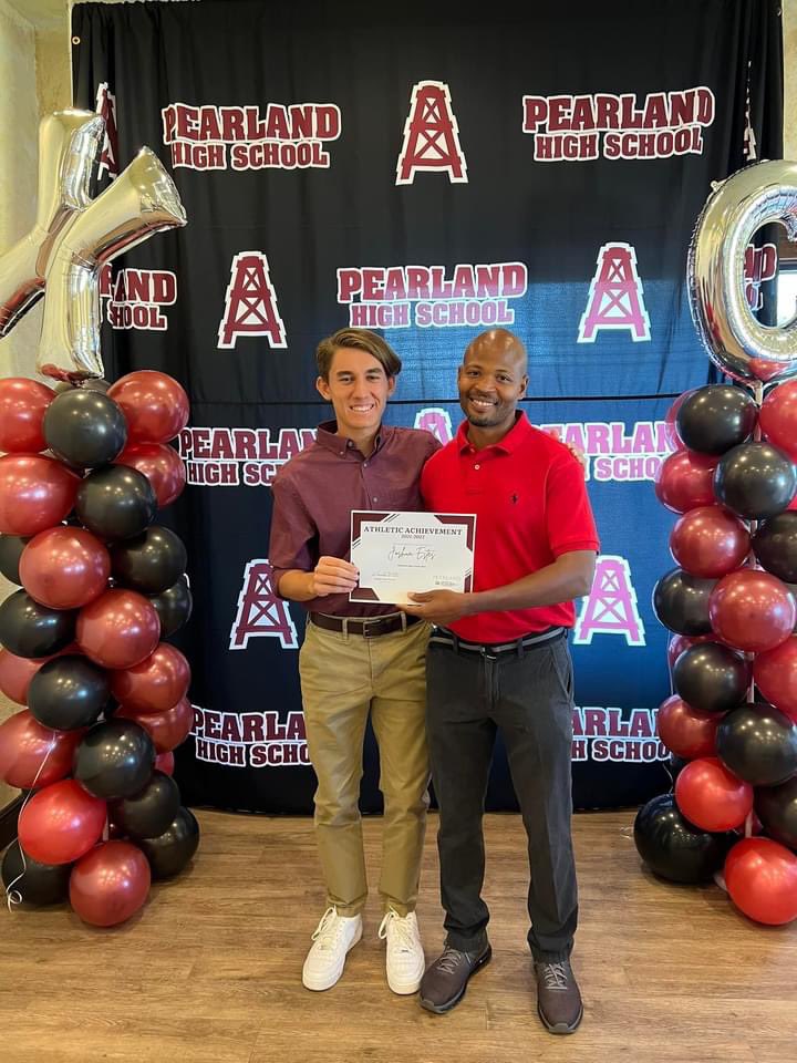 JoshuaCEstes's tweet photo. Very honored to receive the Boys MVP award tonight at the Cross Country Banquet.
Hard work pays off and I can’t wait to see what’s in store for my senior year. Go Oilers!
#ComeFlyWithUs #2023 #uncommitted
#HardWorkWorkHard @PearlandHighSch @OilerTrackXC https://t.co/lw9OEiHaik