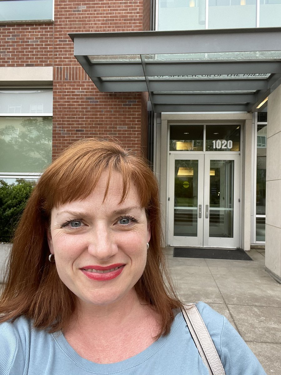 CelesteEdman's tweet photo. Thanks @AllenHallPR for inviting me to talk tonight! #KnowYourWorth #apracticalguide @UOmediastudies https://t.co/f0PO4BmVK2