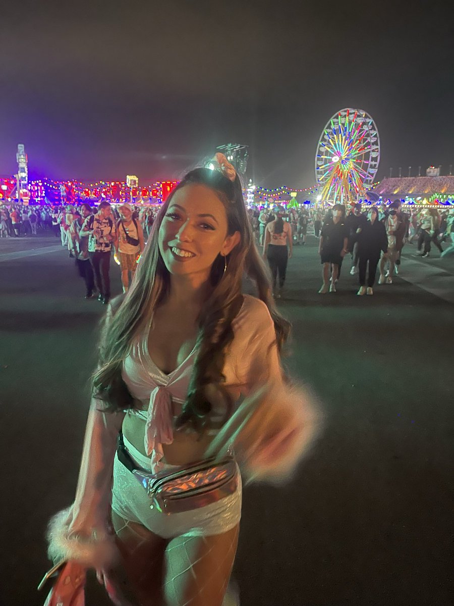 diab_28's tweet photo. In honor of it being EDC week, here are some of my favorite moments from last year. So sad I’m missing out this year😢 it was truly magical. See you next year!  @EDC_LasVegas ✨
#EDCLV2022 https://t.co/oCHJWZoqz6