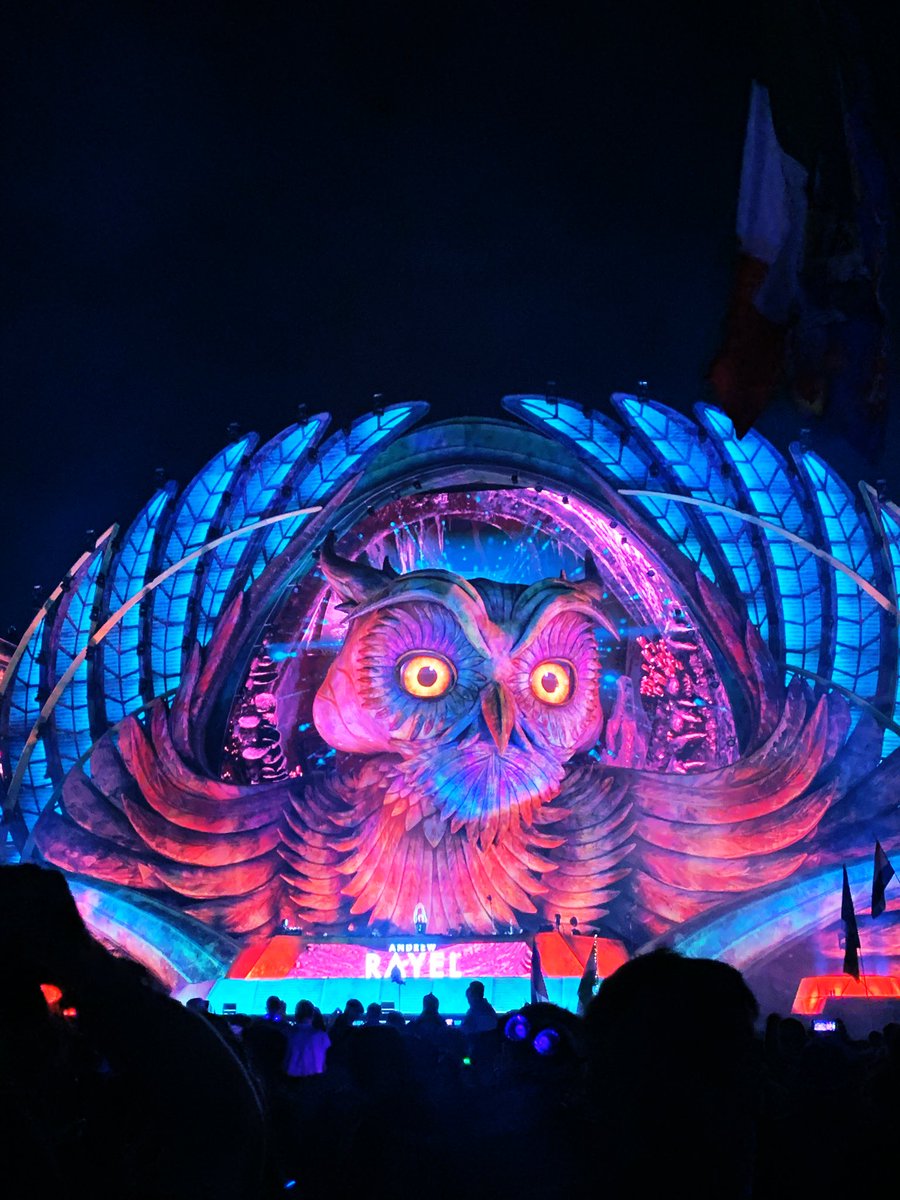diab_28's tweet photo. In honor of it being EDC week, here are some of my favorite moments from last year. So sad I’m missing out this year😢 it was truly magical. See you next year!  @EDC_LasVegas ✨
#EDCLV2022 https://t.co/oCHJWZoqz6