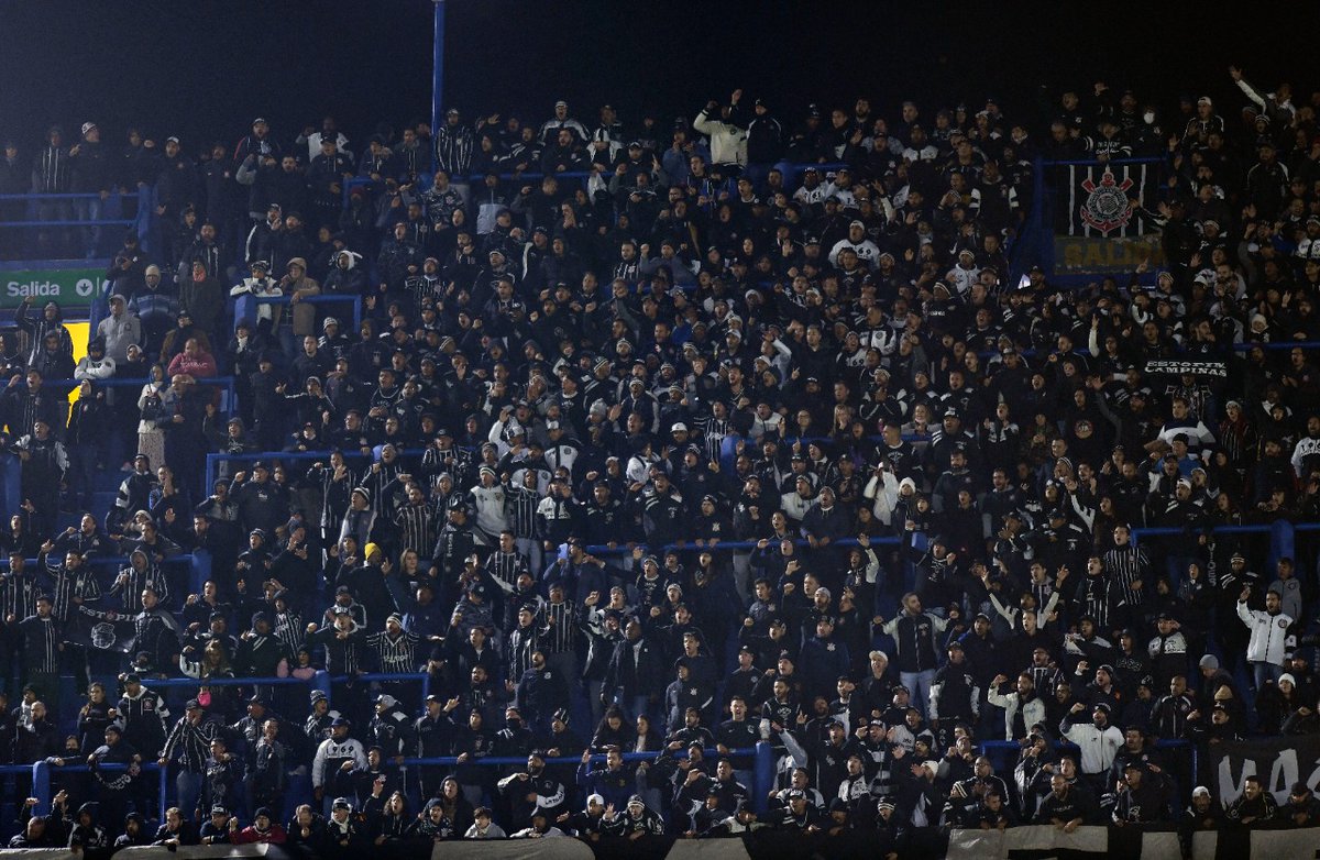 Corinthians's tweet photo. FIEL SÓ EXISTE UMA! 
Valeu pelo apoio de sempre! 👏🏽👊🏽

Corinthians joga eu vou 🎶

📸 Rodrigo Coca / Ag. Corinthians e Staff images / CONMEBOL

#DiaDeCorinthians
#VaiCorinthians https://t.co/6Ttwj1Ifjt