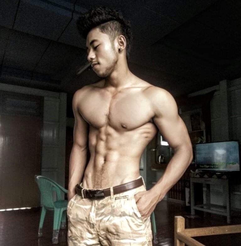 RFast14's tweet photo. ဆယ်ကျော်သက်အရွယ်တုန်းကပေါ့ https://t.co/An0GwHFyx3