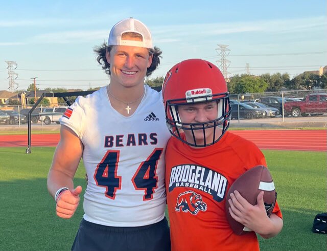 FairfieldofD's tweet photo. Thank you to all the coaches, players, and volunteers that hosted such a special event. It was great time had by all. @AidanH07 @HudsonHooper1 #campcourage https://t.co/eAgXS3BFtA