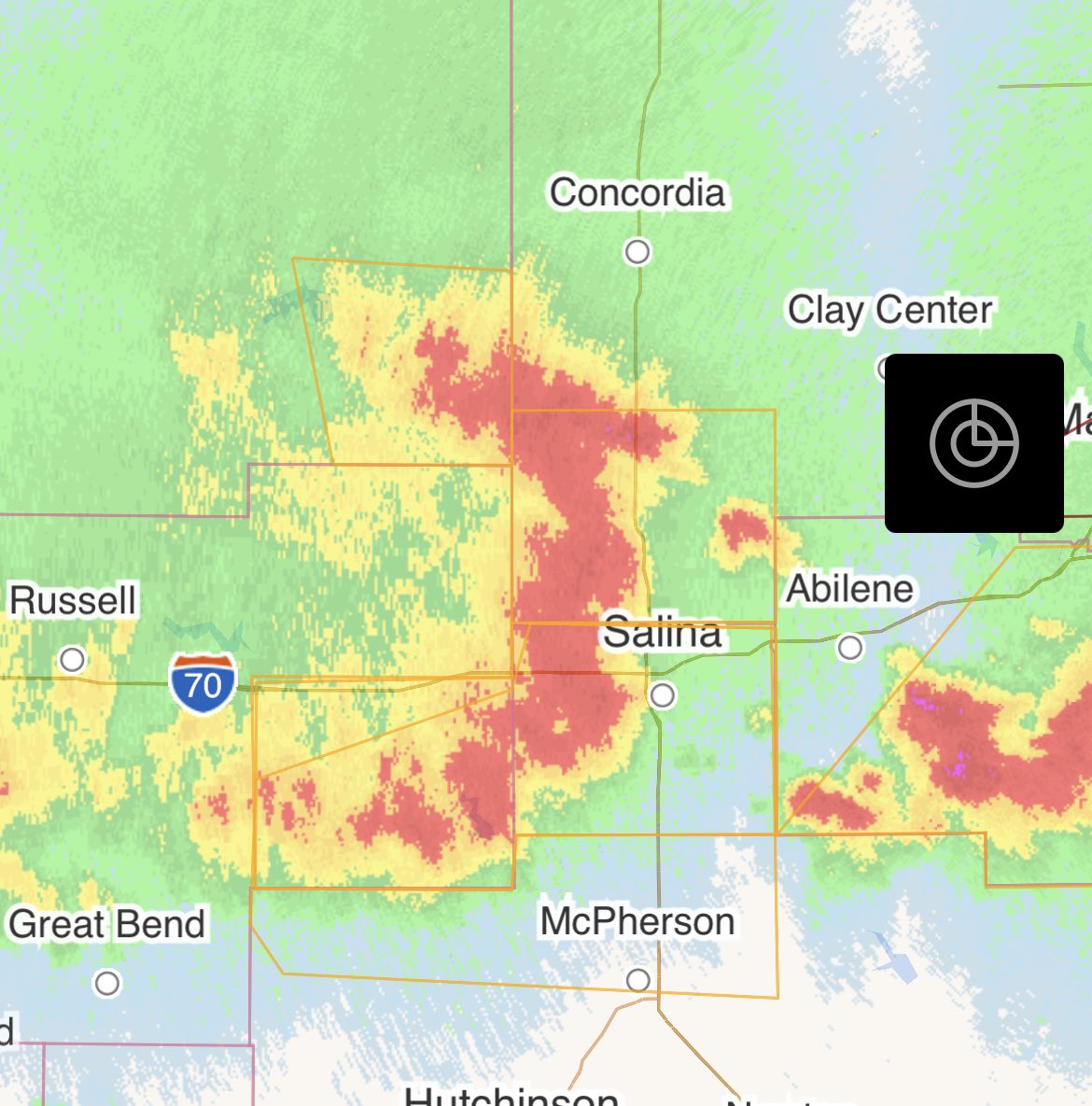 MyRadarWX's tweet image. NEW: derecho-like impacts are possible in east central Kansas in the coming hours as a “bow echo” gobbles up instability, or juice. 

Widespread 60-90 mph wind gusts are possible. 

Notice the backward-C shape. That’s where severe winds have pushed out the bow. I-35 soon!
