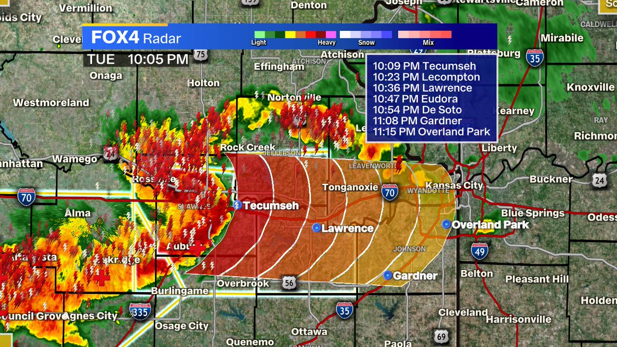 fox4wx's tweet image. 10:10 PM Update: This storm moving through the Topeka area is cranking out 60-65 MPH winds...moving eastwards into Douglas and southern Jefferson Co...high wind threat with storm...perhaps some hail as well...and torrential rains. JL #kswx