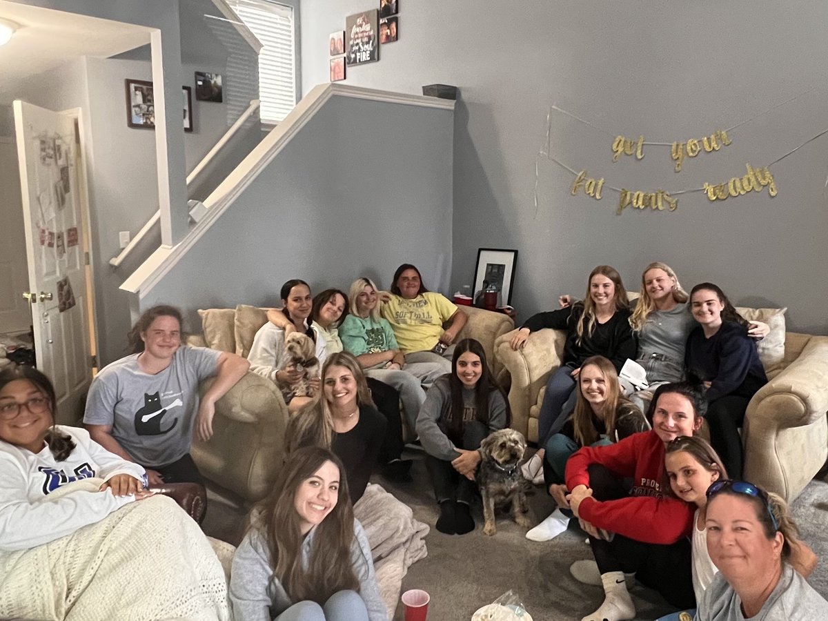Team bonding with these amazing athletes tonight!!! 💙🤍Bring on post season!!! 💪🥎🤩 #ourtimetoshine