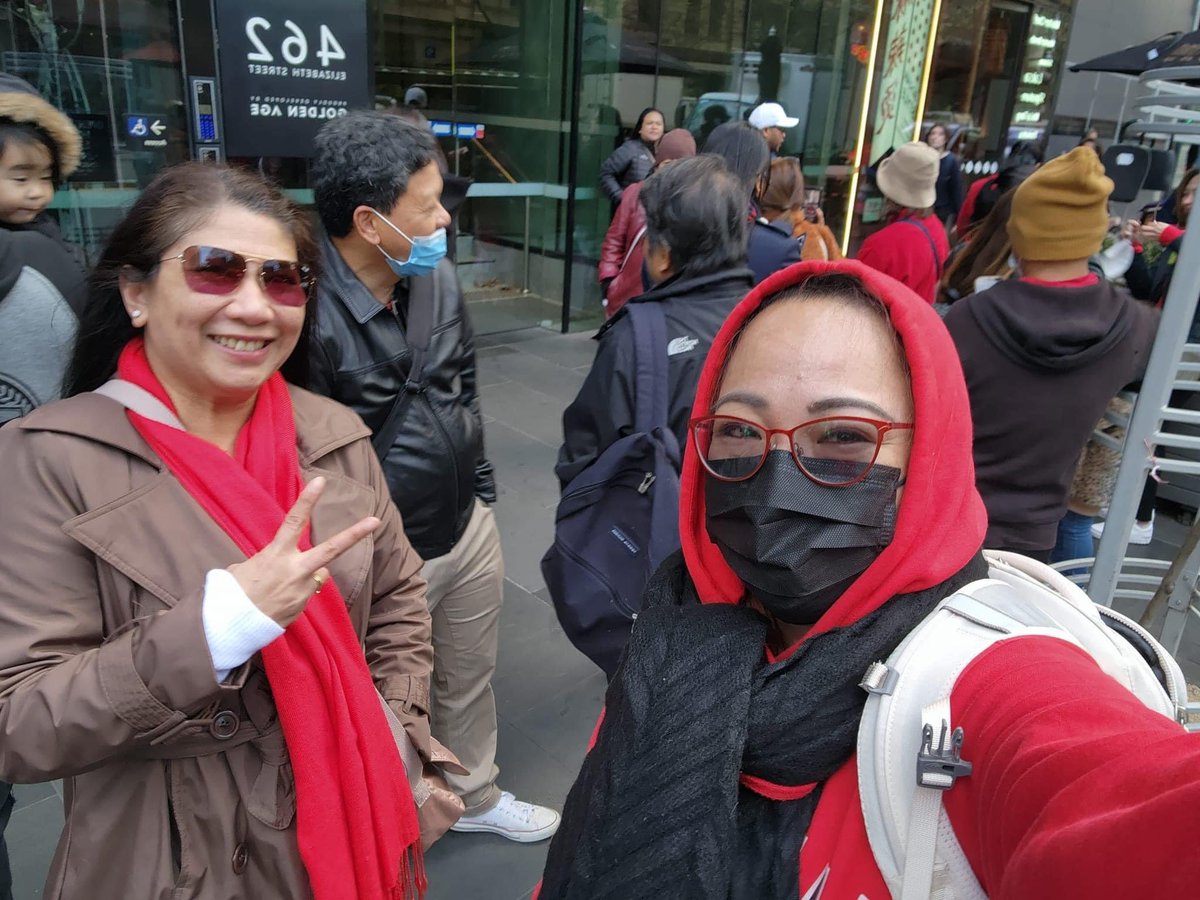 GiboTeodoroJr's tweet photo. WORTH SHARING 💚❤️

To answer the ANAKBAYAN anti-BBM rally yesterday in Melbourne, #BBMSaraUNITEAM supporters gathered in the same spot today to welcome our presumptive President @bongbongmarcos ❤️💚

Good job mga kababayan! #BagongPilipinas https://t.co/HSwtnvqhbv