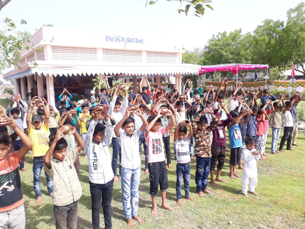 BrijPal43219651's tweet photo. Summer Camps are being organized by Pujya Sant Shri Asharamji Ashram across Nation, where students are learning Yoga, Aasan, pranayaam, good thoughts  and are motivated Towards Our Culture.

Many Many Thanks to #Bapuji

#BrightFutureForStudents

https://t.co/to25TTIDsO