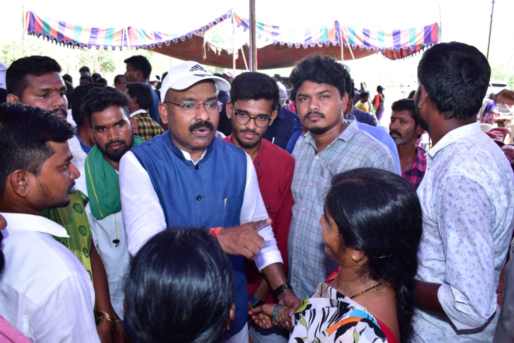 janjirala_sai's tweet photo. Few Glimpses Of Today R&B Inugration Program In Tandur Along With Boss My @BVenkateshNetha ❤️ Garu And Our Joint Adilabad District MLC Dande Vittal Garu ✊ Who Walking With KCR sir Since 2001 And A Entrepreneur 😊
JAI KCR✊
JAI BORLAKUNTA
JAI VITTAL ANNA
#TEAMBVN https://t.co/NtoCTVzCil