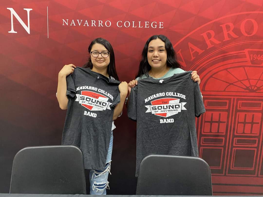 Seniors sign!
Congratulations to Yadira and Teresa on signing a letter of intent to play in the Navarro College band! <a href="/FairfieldISD/">Fairfield ISD</a> @fairfield_hs
