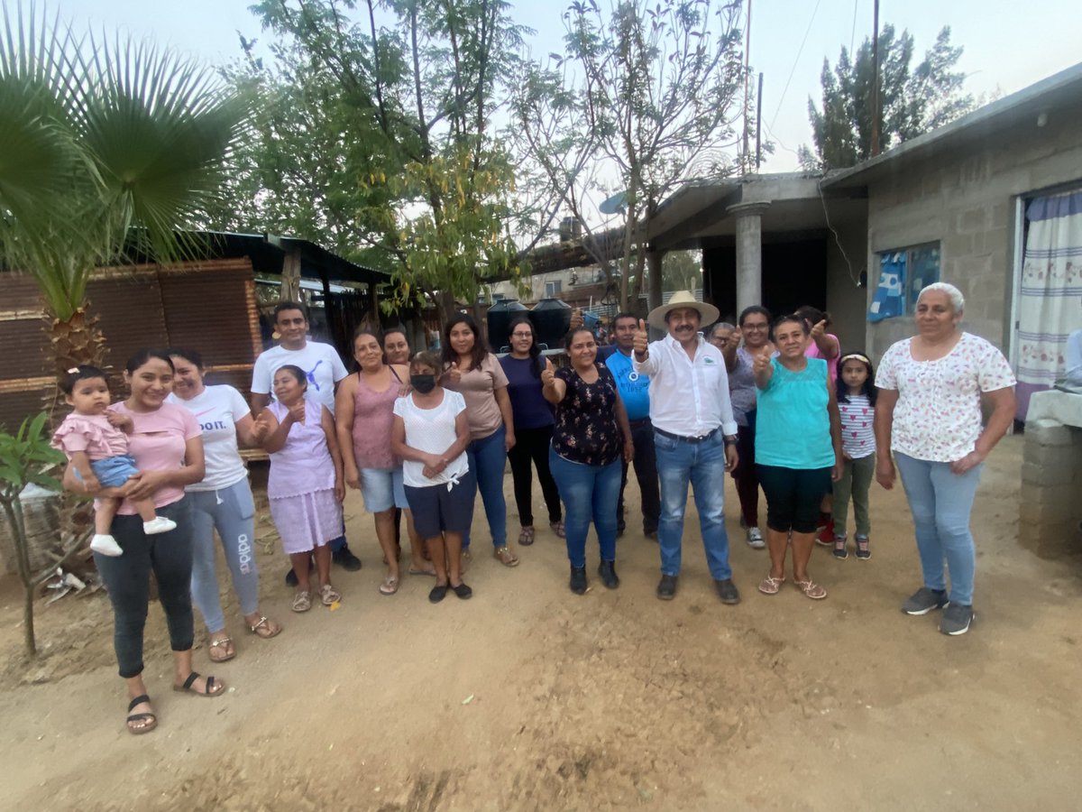 afodepoac's tweet photo. Natividad Meneses Lavariega, representante de #AFODEPO en la Raya, Zimatlán de Álvarez, tiene la encomienda de contribuir a que cada #familia alcance una mejor calidad de vida. https://t.co/C5ysIGwpLN