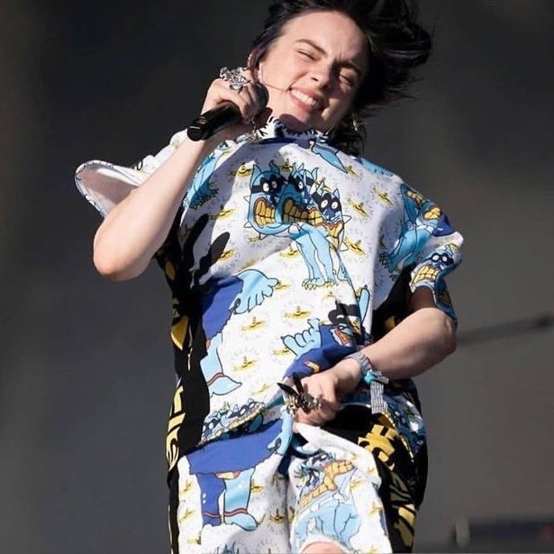 EILISHCONCERT's tweet photo. cute as hell                  what the hell https://t.co/MyNejxLHUc