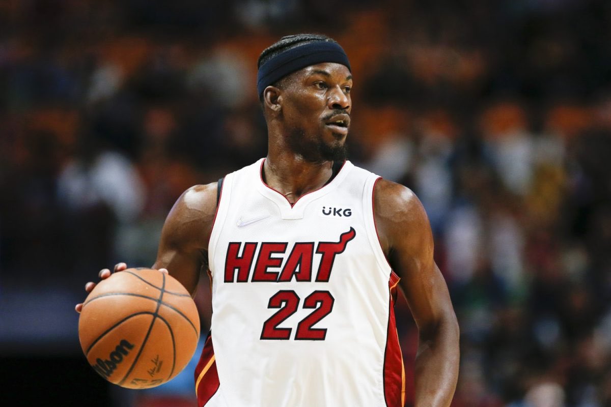 Jimmy Butler in game 1 against the Celtics:

41 Points 
9 Rebounds
5 Assists 
4 Steals 
3 Blocks 
12-19 FG 
+25 +/-

Playoff Jimmy is HIM 🔥