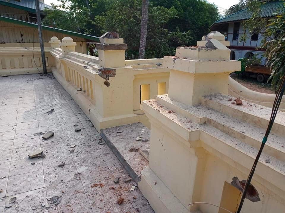 HURFOM's tweet photo. 1/4 Local inhabitants reported that the junta indiscriminately attacked their village with several heavy artillery motor shells and destroyed temples and civilians' houses. in Taung Kyar Inn village, Kawkareik Twsp, #Karen State. https://t.co/FlkCn6WtSz