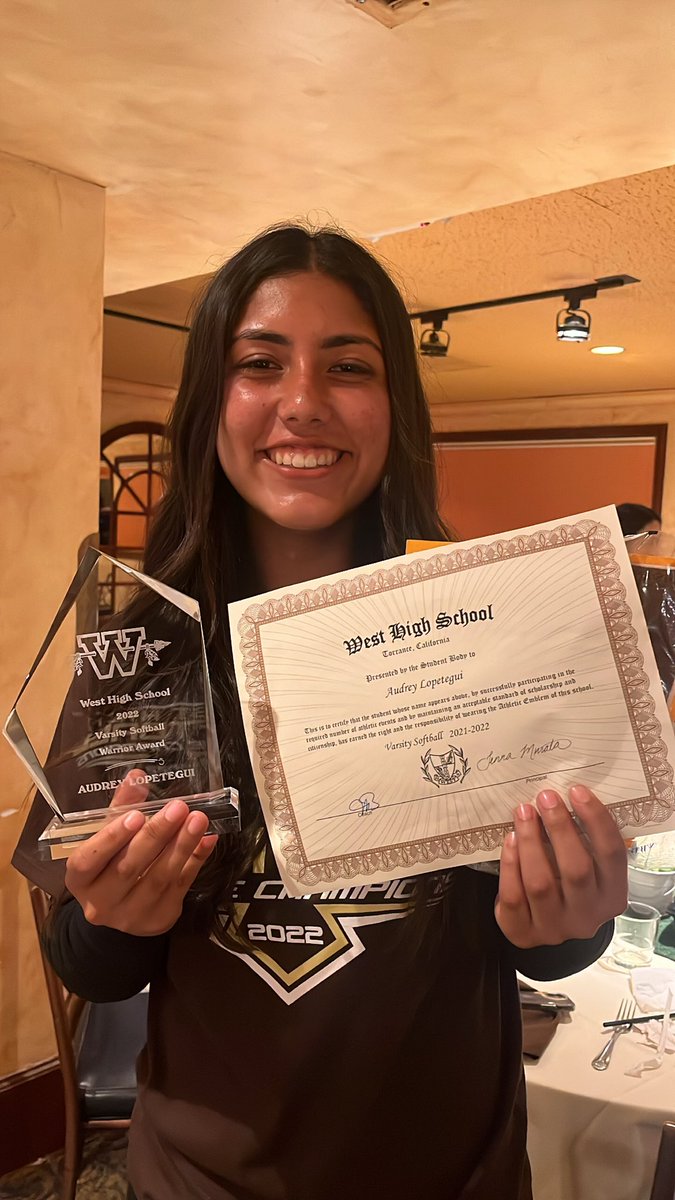 AudreyLopetegui's tweet photo. Freshman season could not have been any better πΉπ€ππ€ #LeagueChampions #FirstTeamAllLeague #WarriorAward @WestHS_softball @WestHighAthlet1 @breezepreps @ExtraInningSB https://t.co/olM98OITHq