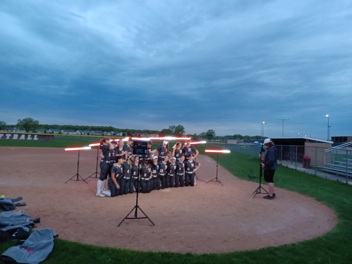 HHSSoftball tweet media