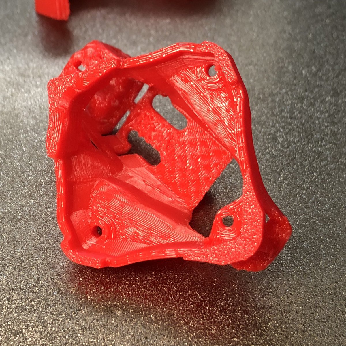 HS_Glide_Path's tweet image. #PolyFlex 凄い
TPUとは思えないテカテカ感が！
しかもこんなに複雑な形状のサポートが原型を留めて取り出せたd(ŐдŐ๑)
良いフィラメントは後処理が圧倒的に楽になるなぁサポート剥がした面も
綺麗( ¤̴̶̷̤́ ‧̫̮ ¤̴̶̷̤̀ ) ✧
#Ender3_S1_Pro 
@sunstella_3d