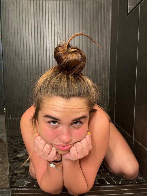 just posted a 9 minute shower masturbation to my feed(: https://t.co/4owDdk9mR7