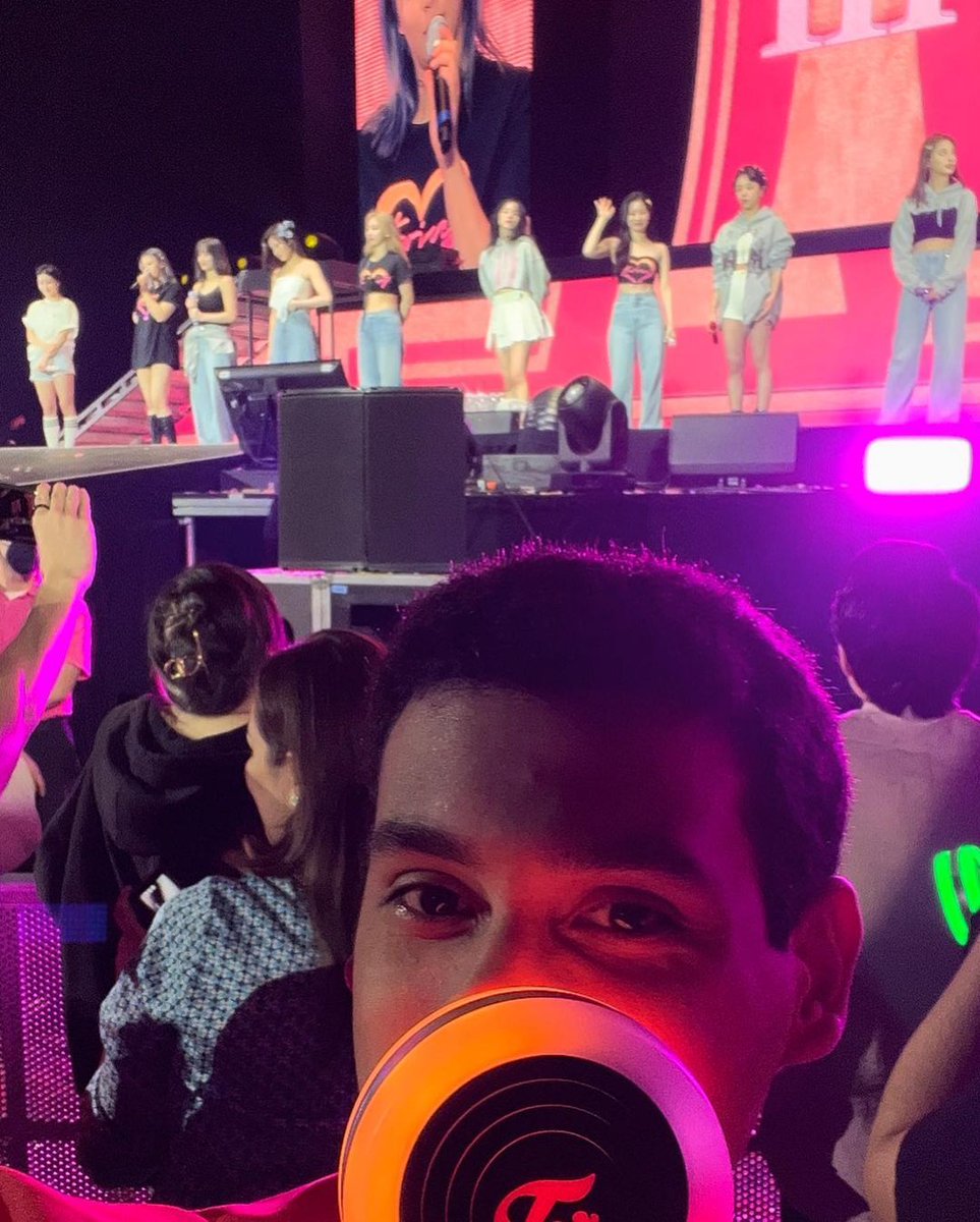 mafervilchezz's tweet photo. Retweet para que este año vayas al concierto de tu cantante favorito
#GiacomoMiPotonFav https://t.co/P3gKJqYEcF