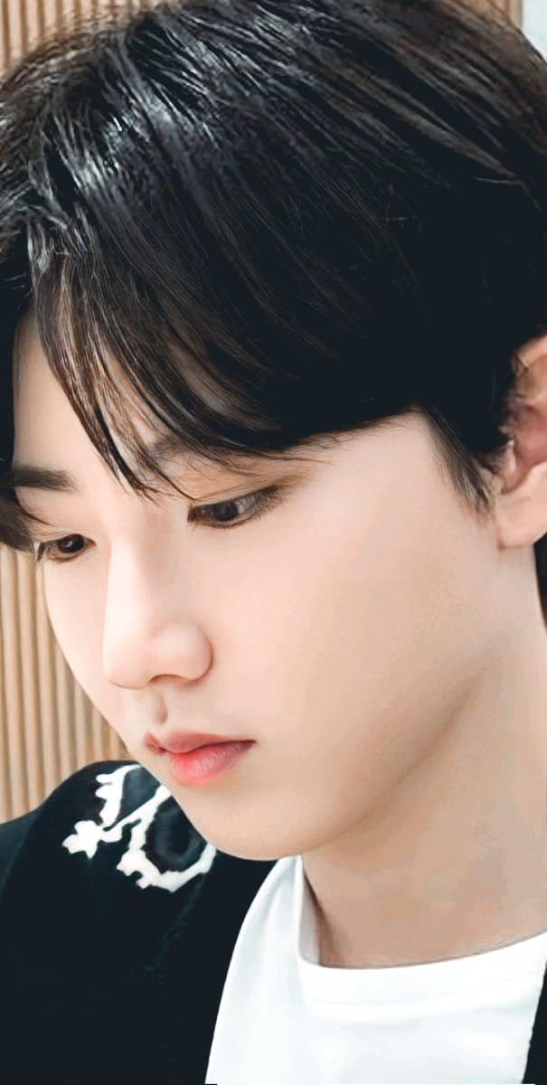 kyuporhia's tweet photo. the best side profile goes to kim junkyu. https://t.co/dfYHeOlFZX