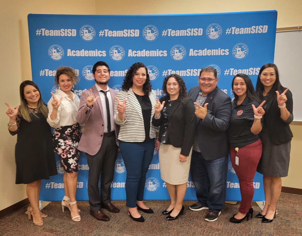 JPacheco_CI's tweet photo. Today we recognized the work of our current Texas Tech Principal Fellows @NOjeda_EDHS and @AGarcia_HMS, and we welcomed in our 3 new Principal Fellows, @HPerez_RES @yirigo_EHS @CReveco_MRES. This is tomorrow's leaders, learning today! @SISD_CI #TeamSISD https://t.co/MRC3uZRzdc
