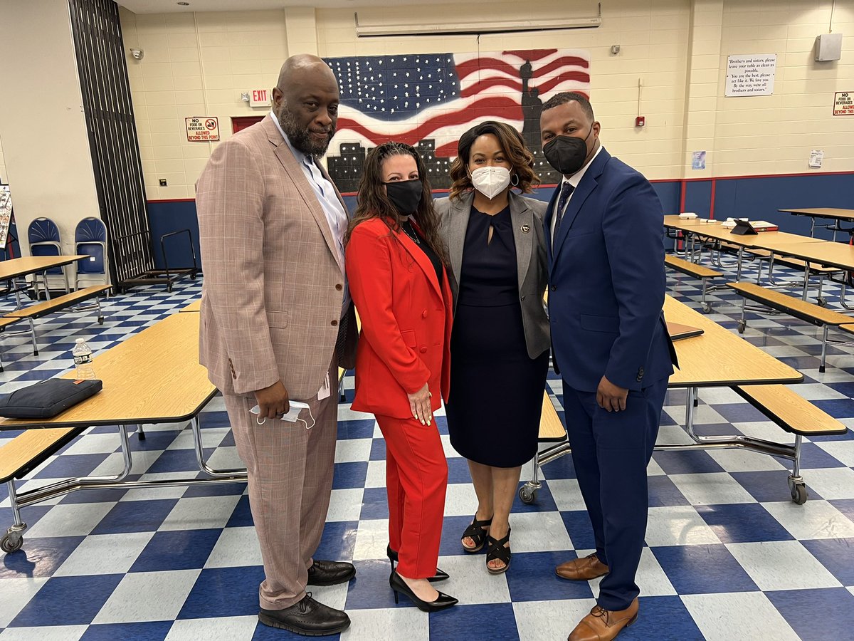 PlainfieldBOE's tweet photo. Congratulations! Mrs. Olivia Rodriguez-Calderon &amp; Mr. Gregory Snead, appointed by Plainfield BOE, Principals of Hubbard &amp; PAAAS, respectively. Supt. Dr. Mitchell &amp; Asst. Supt. Williams welcomed them for the 2022-23 SY! Nuevos! @DmitchEdD @MrCardinal06 @bethbadilla @plfdlatino https://t.co/1efepnxsnz