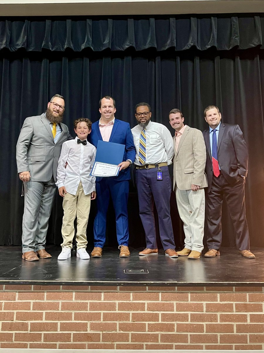 quixexp's tweet image. Isaiah H: Thank you to all the HMS Coaches for believing in me this season, and honoring me with the MVP Football Athlete of the Year award.  Blessed with the best teammates - looking forward to next season!

@HMSBoysAth @HMS_Ath_Booster 
#HMSBroncos #WeAreHMS #ProudToBeABronco