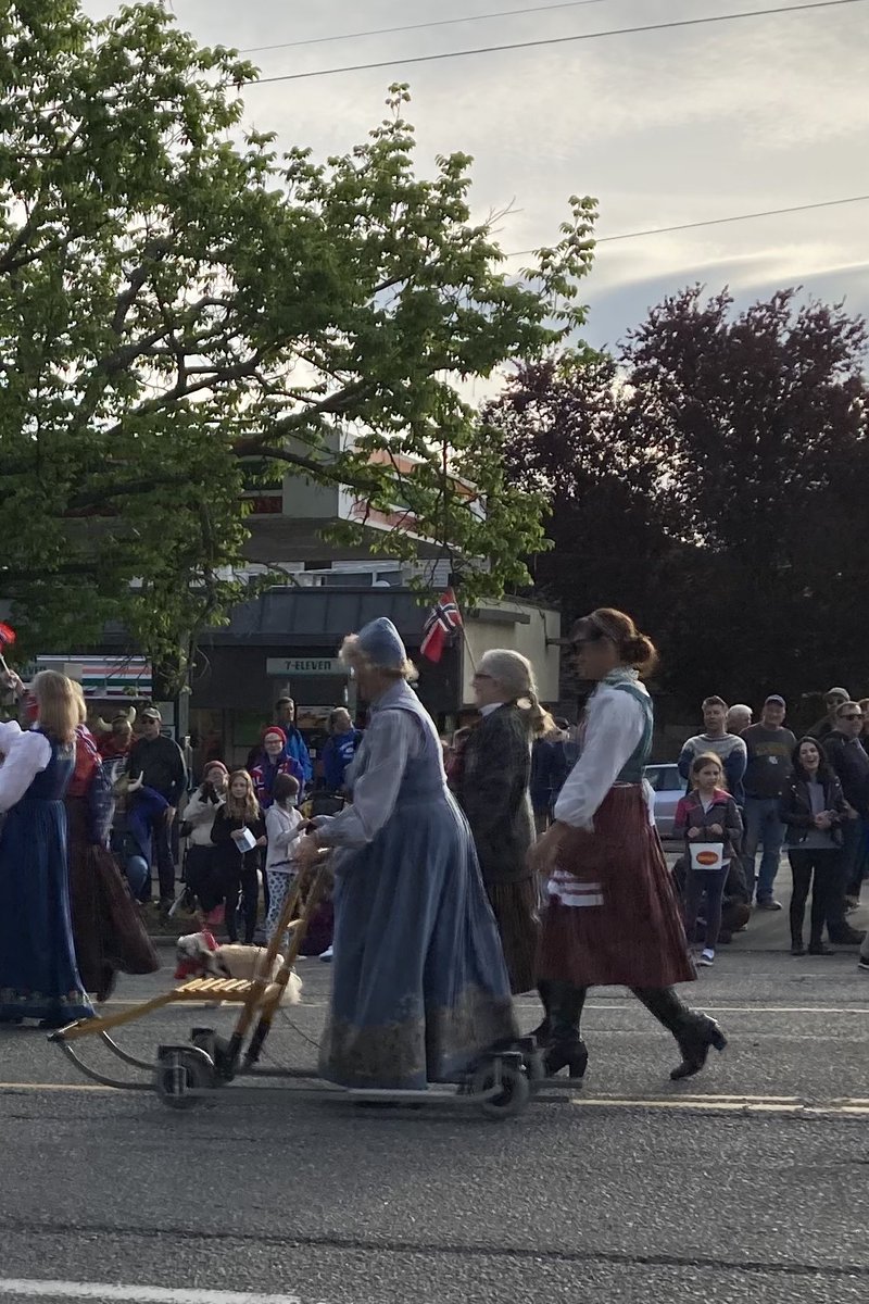 aktei's tweet photo. my neighborhood has a Syttende Mai parade and it’s delightful https://t.co/oCGQYK140r
