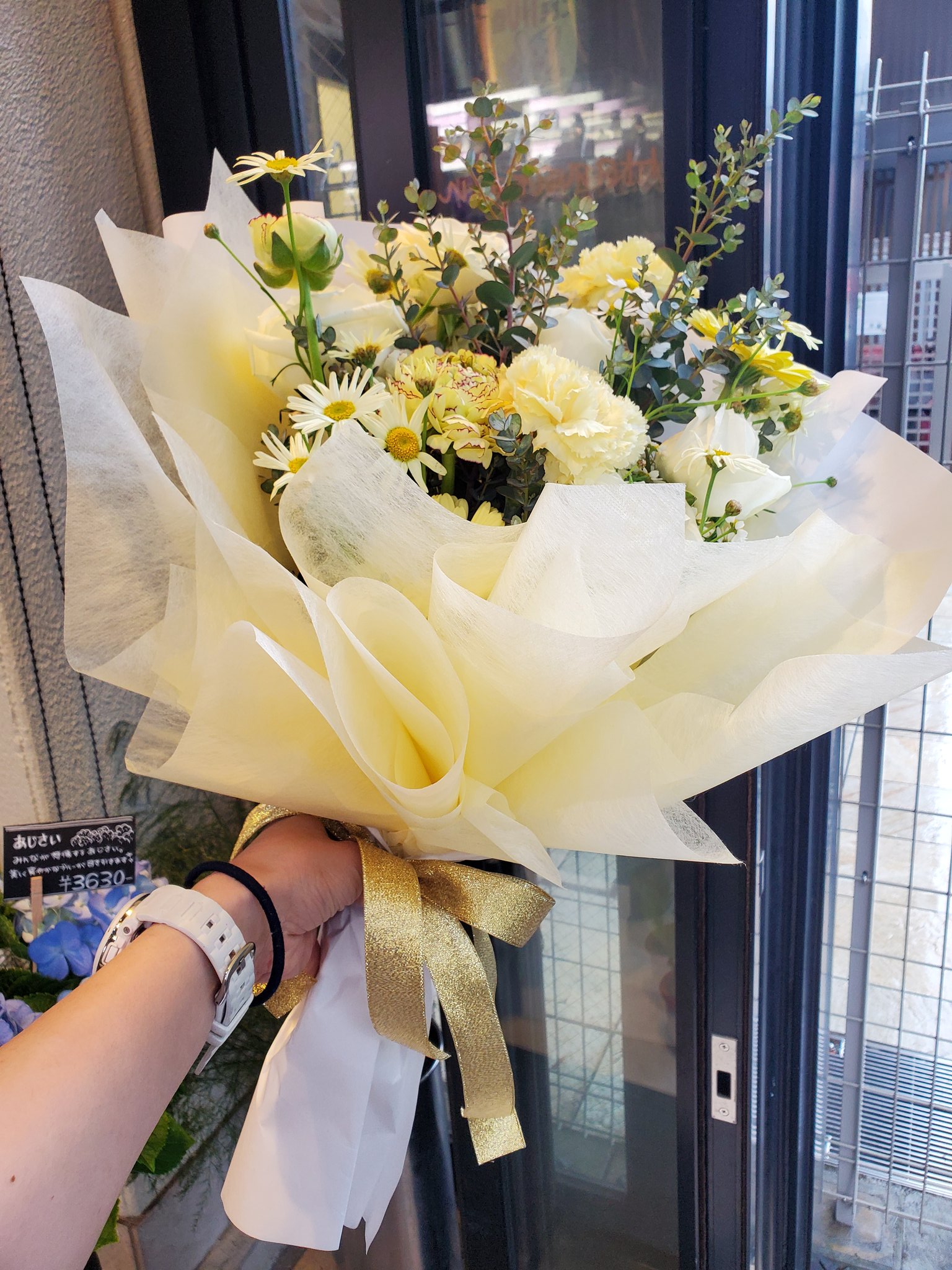 秋葉原のお花屋さん 花文 Hanabun 韓国風ラッピング シリーズ 韓国風ラッピングは少ない花材でお花のお色味をより強調できること そしてボリューミーに見える ふわふわでとてもキュートです ラッピングに時間を要するため事前予約の時のみの承り