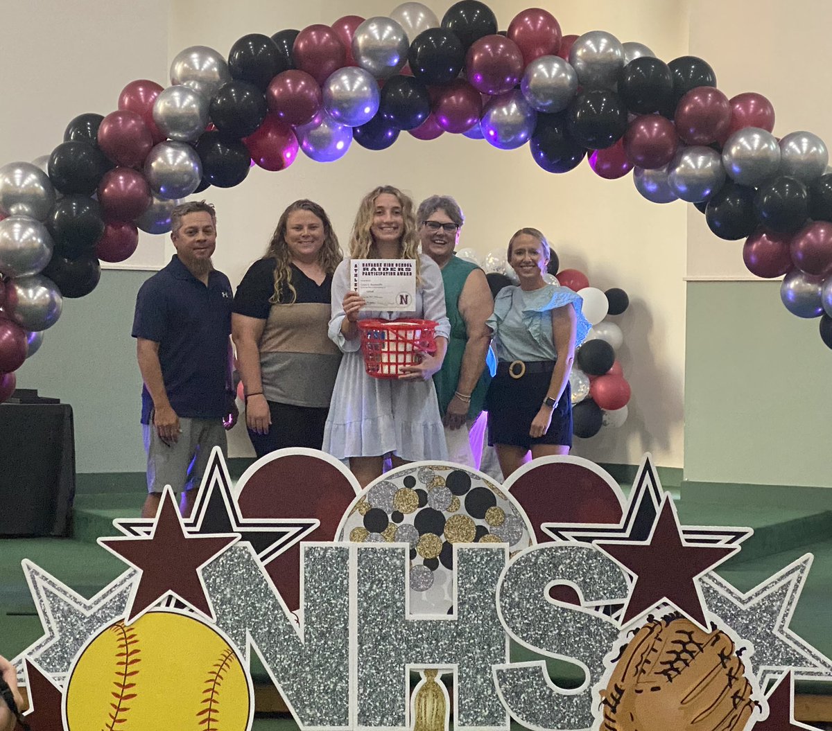 CalynRounsavil1's tweet photo. It’s not too often that I get dressed up, but tonight I was awarded Offensive Player of the Year at Navarre High School, lettered in Varsity, and received the Clutch Award voted by my teammates and coaches. Now, it’s time to gear up for travel ball. #SoCalAs #Catcher #uncommitted https://t.co/J4m2tKHWl8