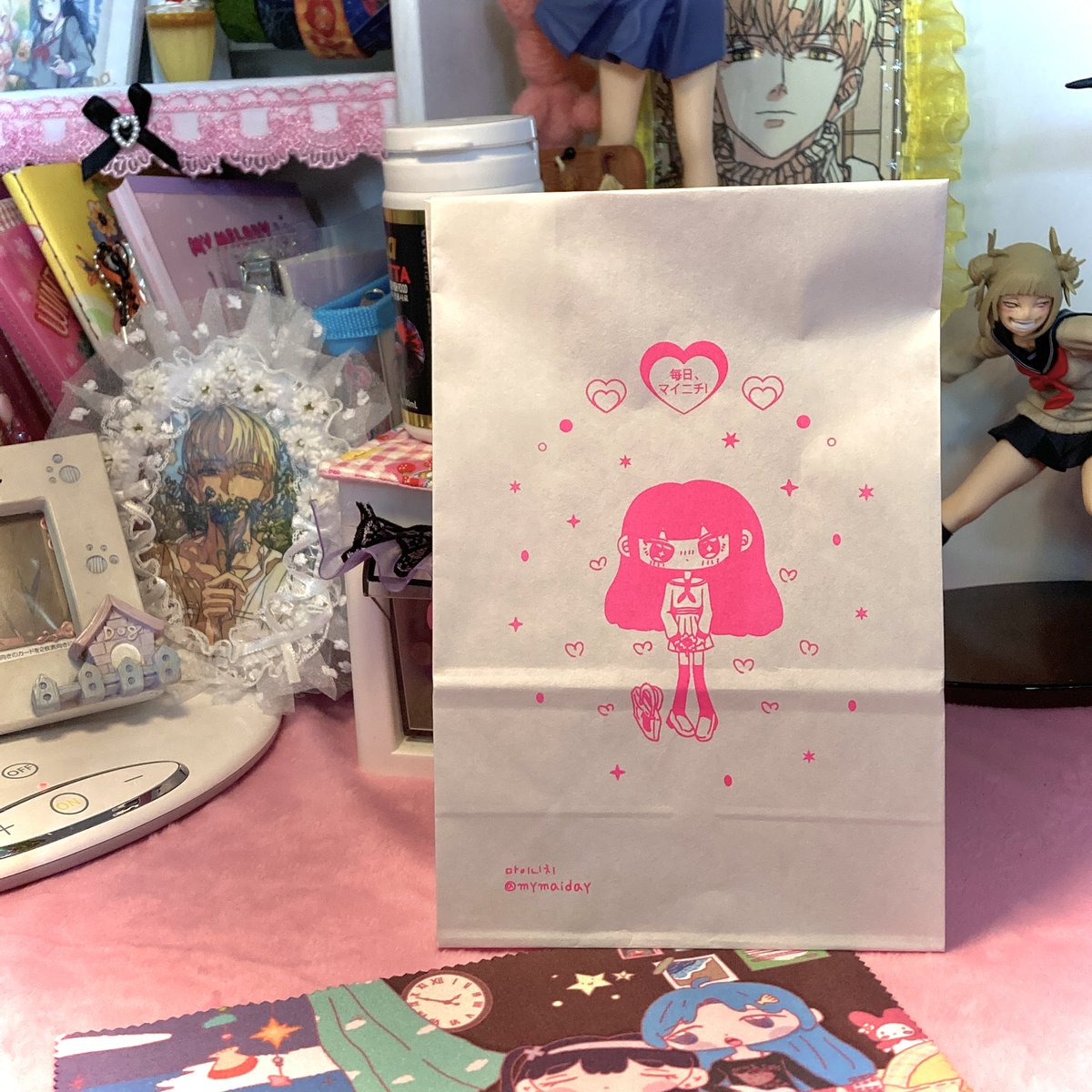 포장지 너무 예쁘게 잘 나왔어요｡｡｡ʚ୧୨ɞ

아마 오늘 중으로 스티커도 도착하니까 사진들 잔뜩 올리고 판매 공지 폼 올리도록 할게요>_<!
기대해 주시면 감사하겠습니다♡̷•°₊