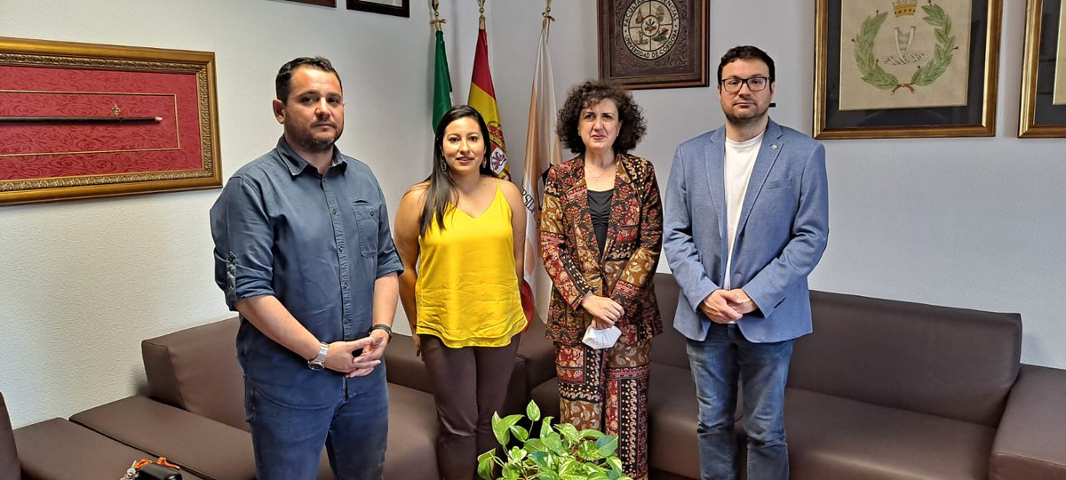 Hoy hemos recibido la visita de Laura María Reyes Mendez, de <a href="/UniversidadUNAD/">Universidad UNAD</a>  
<a href="/lauramreyes1/">lauramreyes</a> está realizando una estancia de tres meses en nuestra Facultad y hemos discutido posibles formas de colaboración entre ambas instituciones