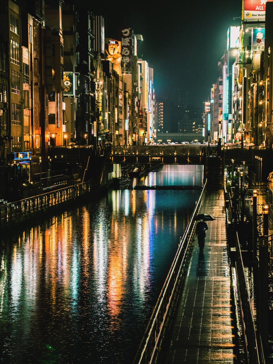 cram_box's tweet image. 道頓堀を輝かせた静かな雨。