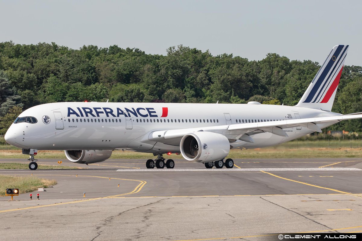 CAlloing's tweet photo. Welcome to #Deauville the 18th @Airbus #A350 for @airfrance #FHTYR during her RTO this morning at #Toulouse ! #A350 #Avgeeks #Avgeek @A318111 https://t.co/CizjOdWDng