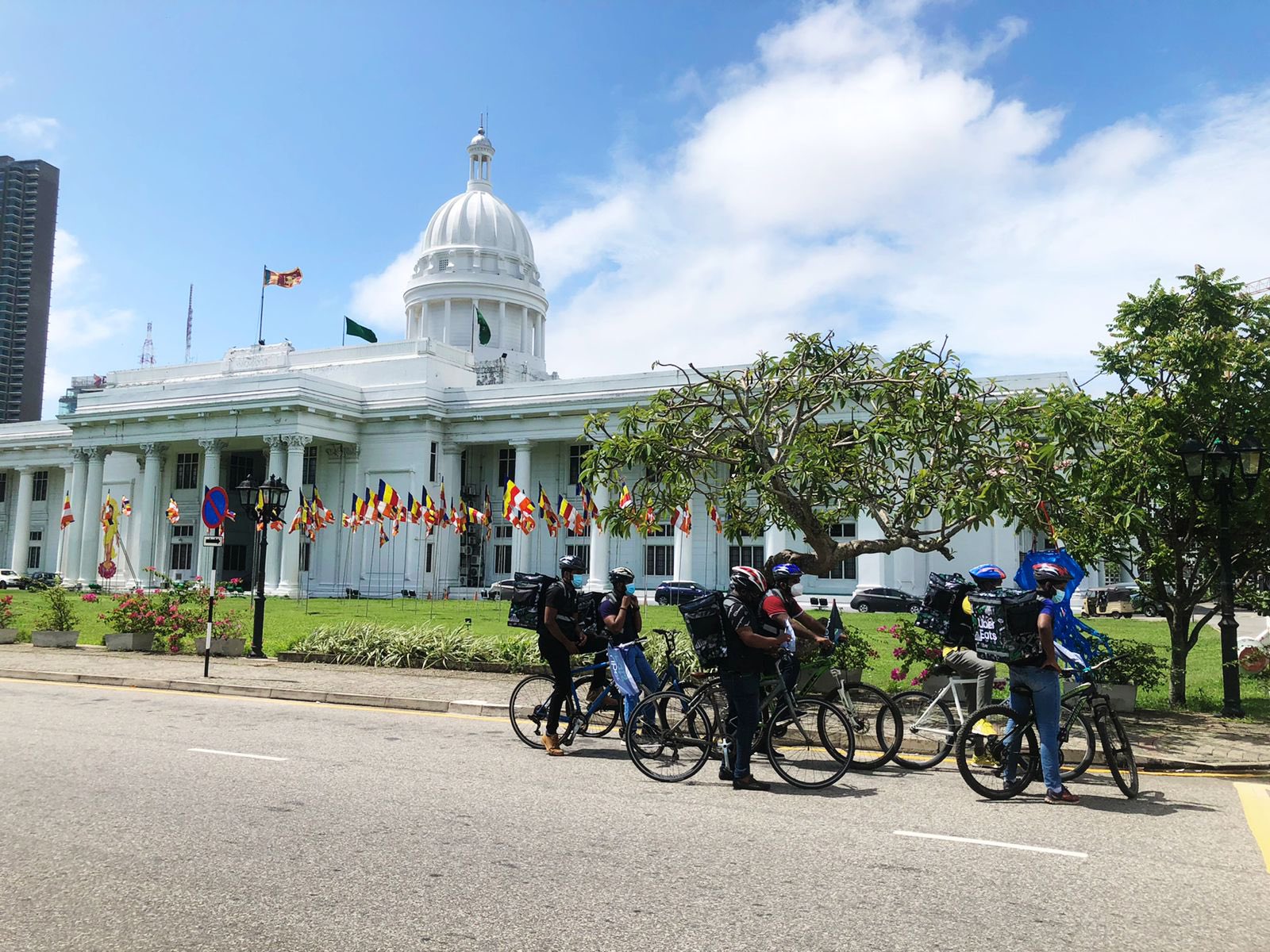 Uber Eats Sri Lanka deploying bicycle delivery amidst the ongoing fuel crisis