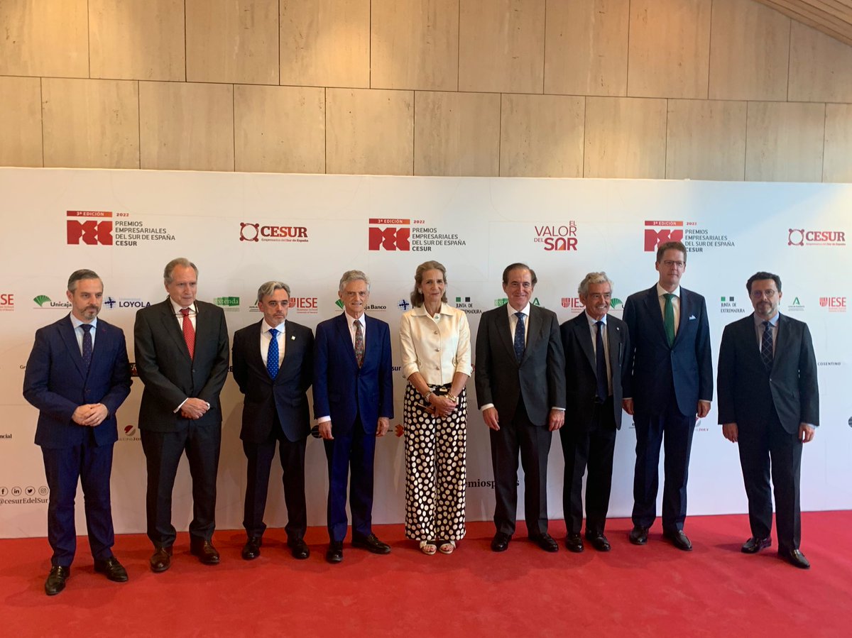 KrustaGroupSAU's tweet photo. Krustagroup, socio de @CesurEdelSur y Elías Suárez Garmendia, presidente de Krustagroup y jurado de los Premios #PEC2022, felicitan a los ganadores de esta edición: Grupo Azvi, Grupo Konecta, Don Antonio Huertas y Don Luis Rojas Marcos

#ElValordelSur #Cesur #Krustagroup https://t.co/Goy1a8bBzh