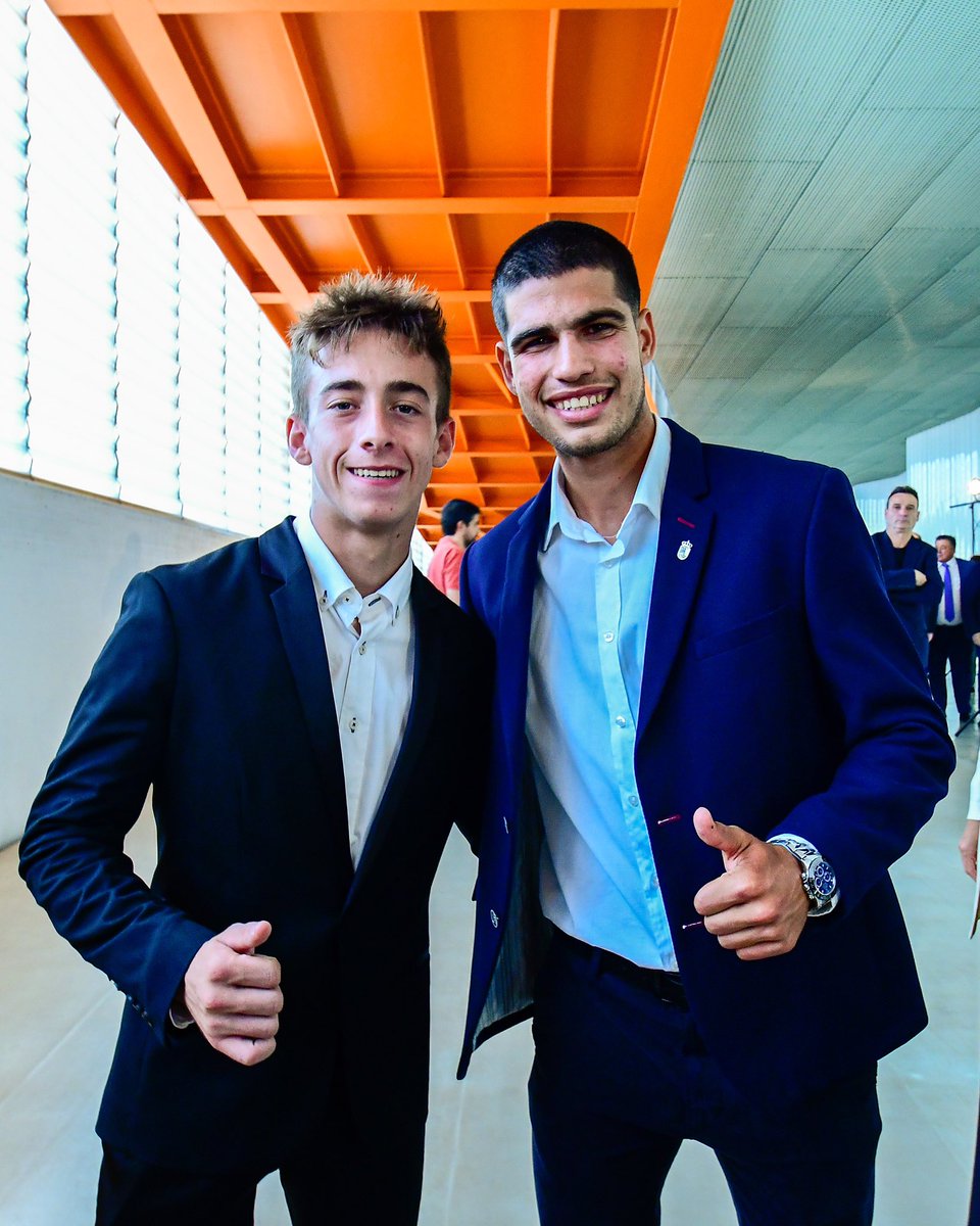 37_pedroacosta's tweet photo. Un placer, @alcarazcarlos03 🤜🏻🤛🏻 https://t.co/maHKpd0RH2