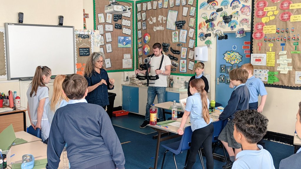 OLSMtweeters's tweet photo. Such an exciting morning in #year5olsm having a film crew in to record our #futureisus project https://t.co/yunhf3BpRh