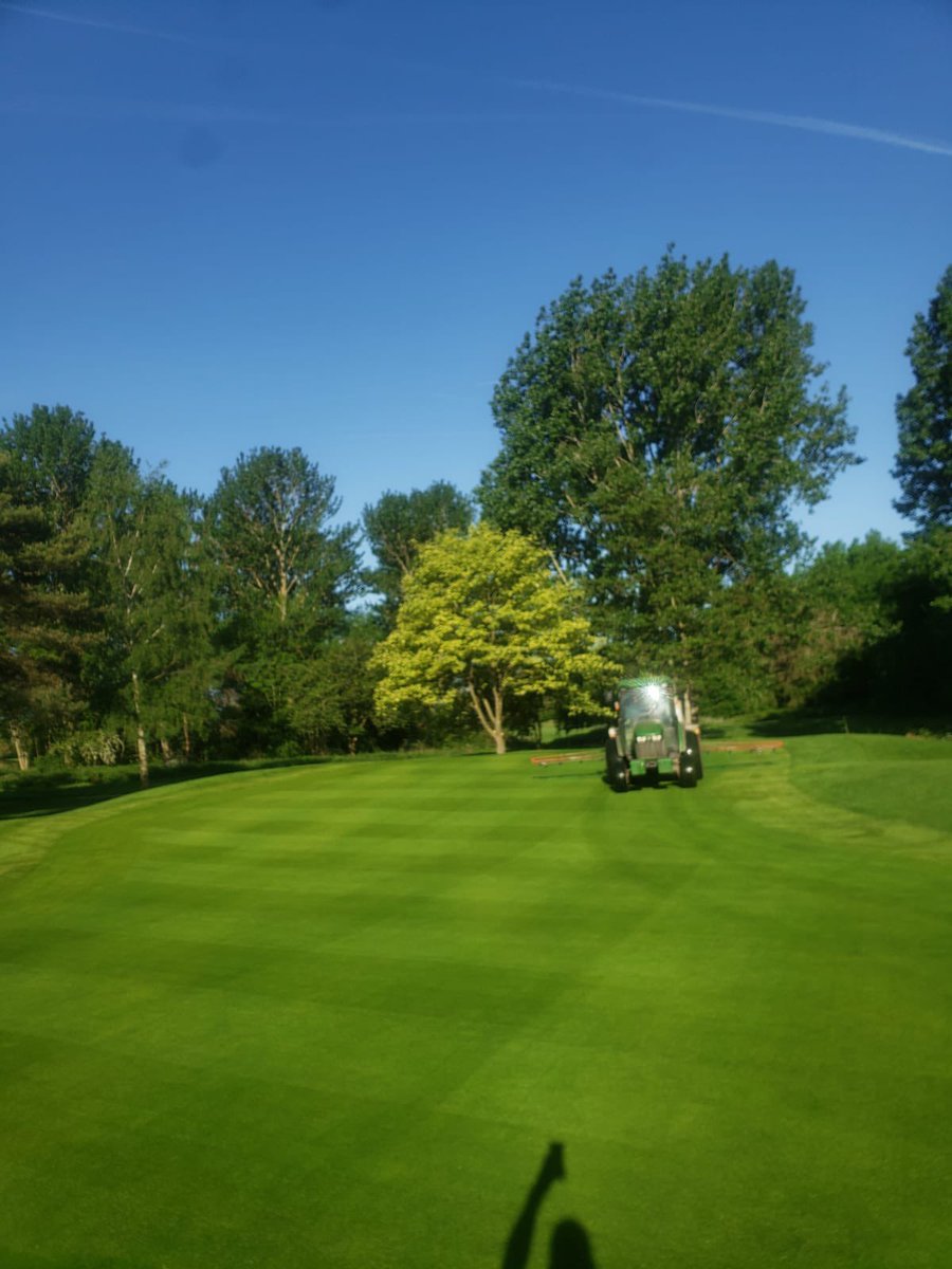 jburberry27's tweet photo. Spray day 💪 getting down some summer feeds and pushing the greens along with @turfcarescott @PlantFoodCo #teamworkmakesthedreamwork https://t.co/jsNr6r4AGx