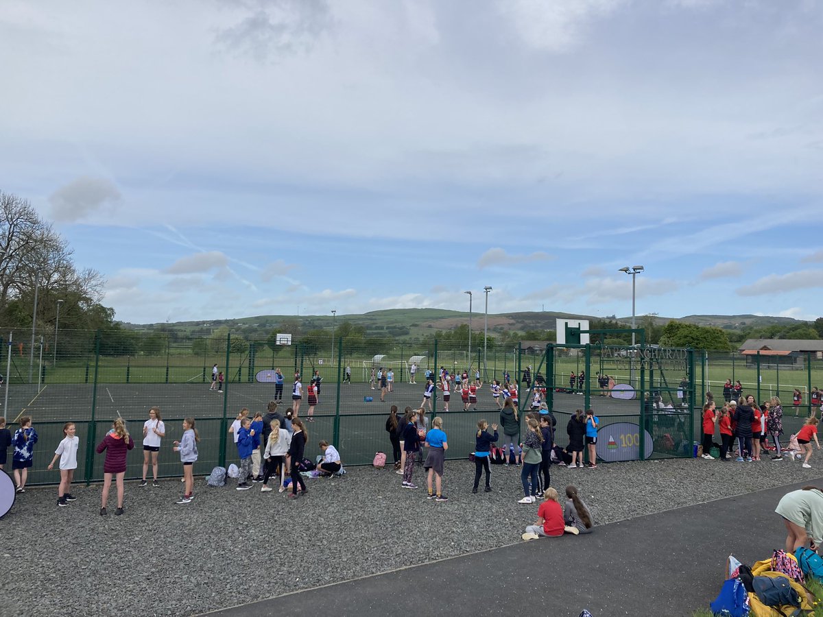 Gemau cynta’r dydd wedi dechrau yng Nghystadleuaeth Pel Rwyd Ceredigion! 

Pob lwc Ferched!🏐