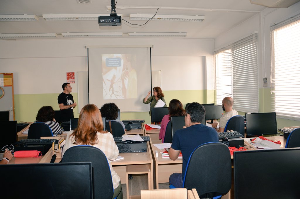 CCOOAlbacete's tweet photo. #EstaPasando
🔴Formación Sindical de #CCOOCLM y la Secretaría de Comunicación celebran hoy en #Albacete un Taller sobre Comunicación Sociolaboral.
Más info 👇
https://t.co/h3hGItz8Bv https://t.co/i1iQdwsApm