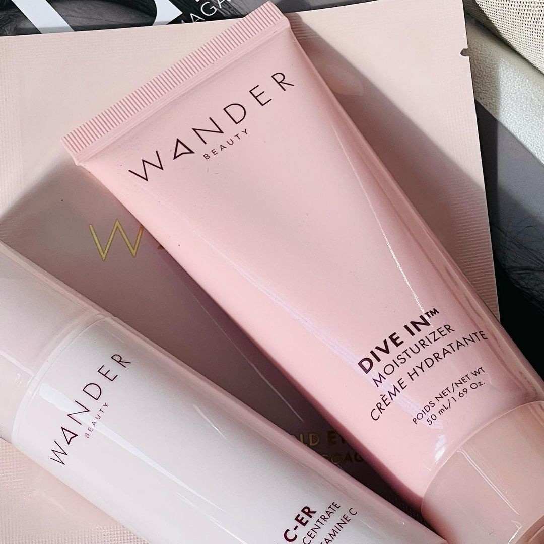 cohorted's tweet photo. On wednesdays we only use pink skincare 🎀💗🍨💓 @thisgirldoes._.itall
.
.
.
#CohortedxWander #WanderWellness #Cohorted #CohortedBox #CohortedBeauty #CohortedBeautyBox https://t.co/a3j6Kep6zk