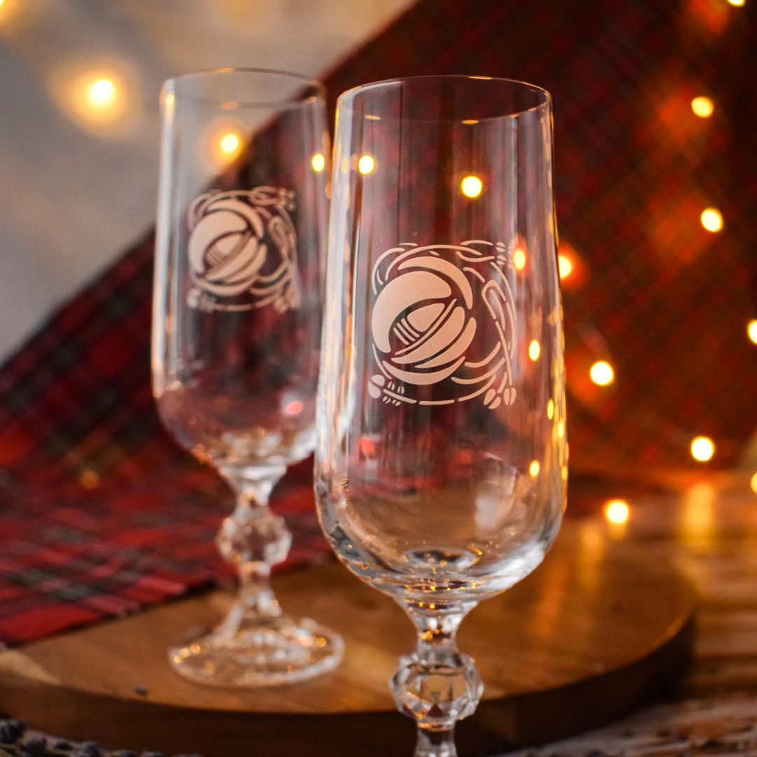 burnscrystal_'s tweet photo. Sip your champagne from a beautiful pair of traditional flutes decorated with a classic Rennie Mackintosh design 🥂 Charles Rennie Mackintosh was a gifted Glaswegian architect and painter who became a Scottish legacy with his Art Nouveau designs 🎨

🛒 https://t.co/50lUsVX8qw https://t.co/6UOOE2bJ2I